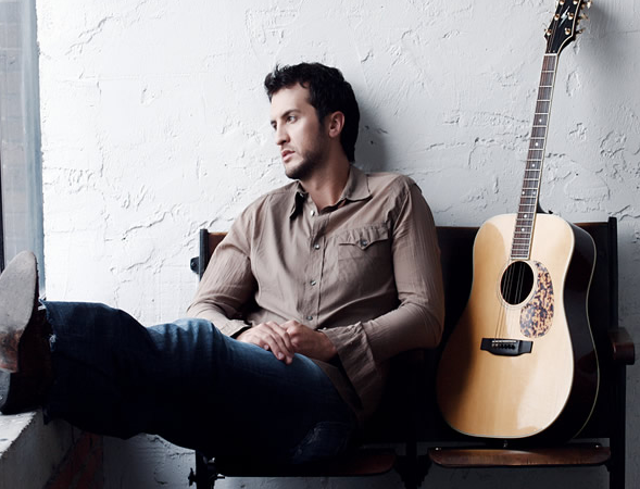 Alumnus Luke Bryan Farm Tour to Aid in Scholarships
