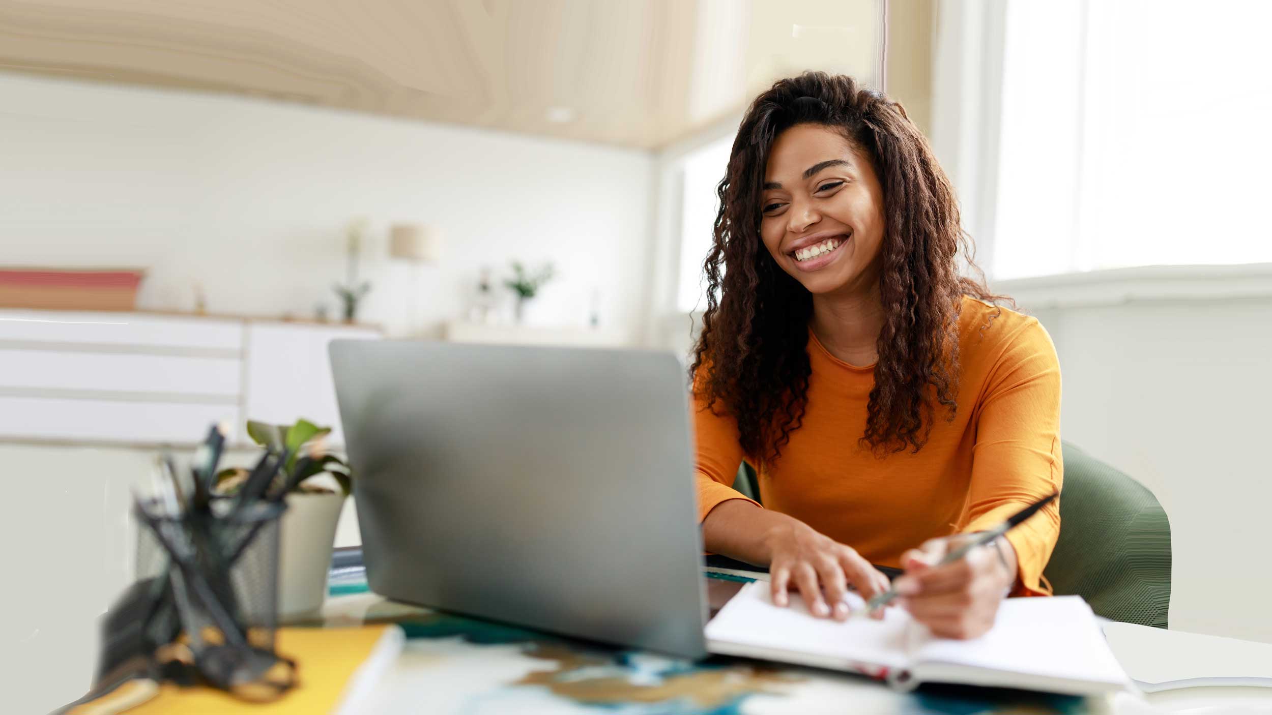 Georgia Southern Online student with laptop.