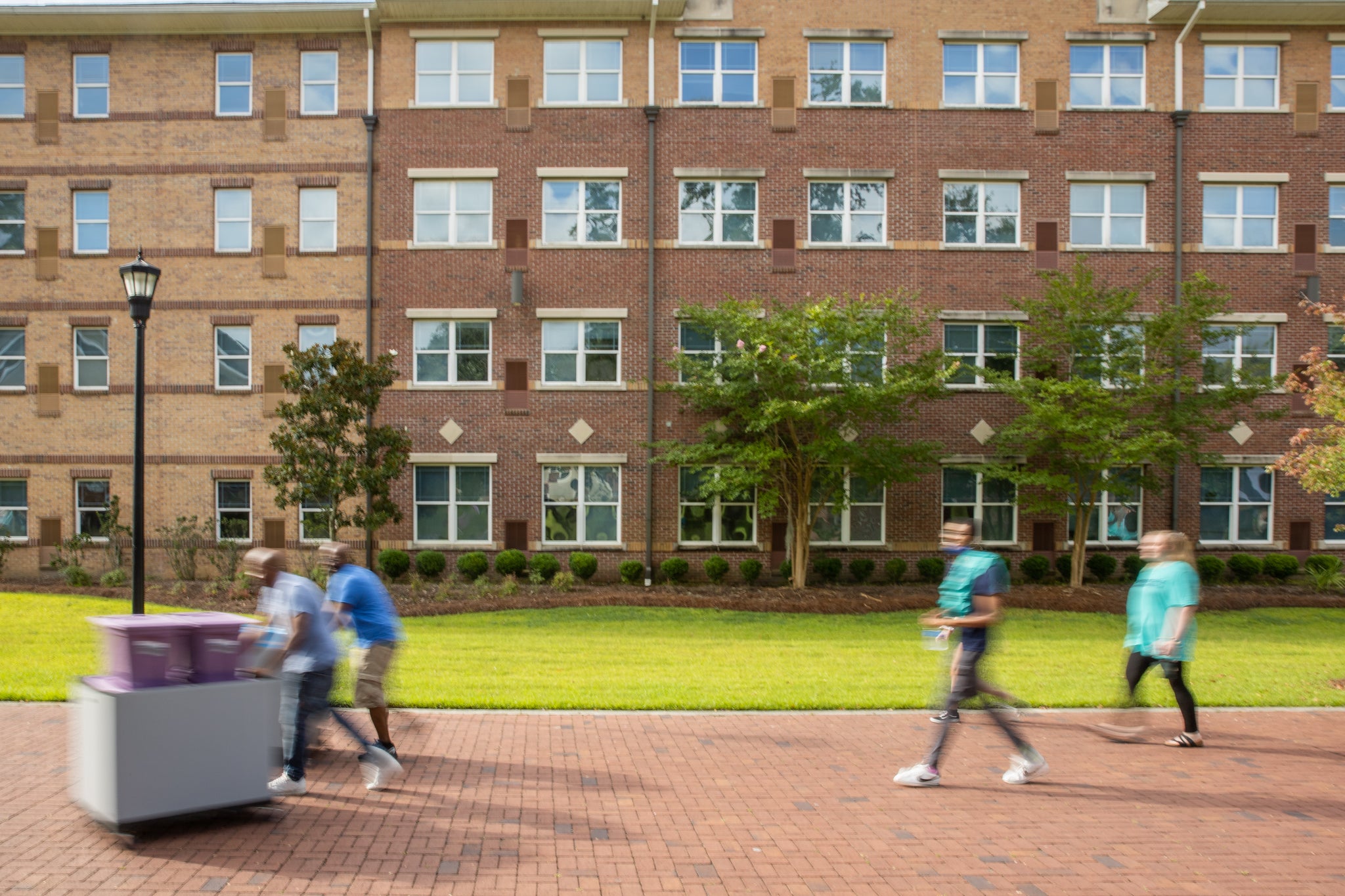 students living on Georgia Southern's campus moving their things