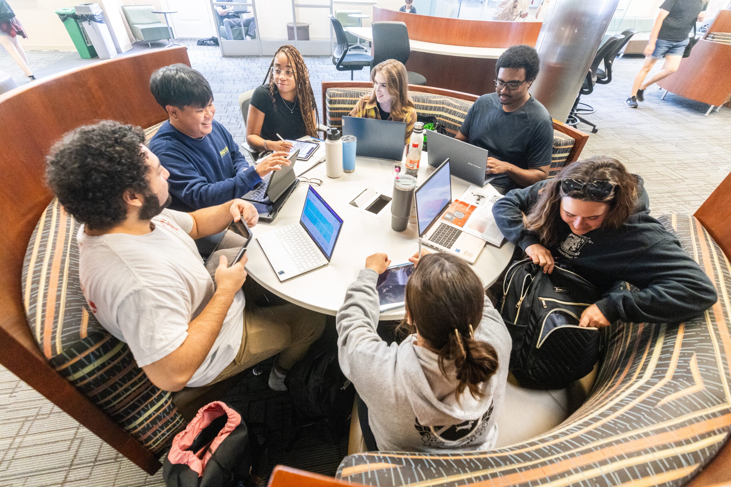 Georgia Southern Students studying in a group.