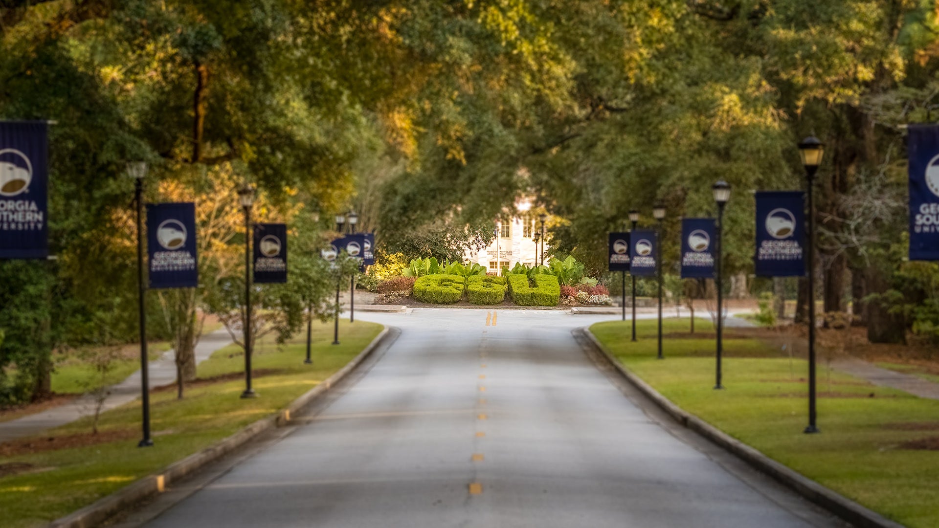 Image of the Entrance to sweetheart circle